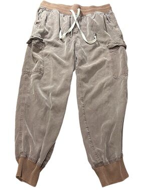 Aerie brown cargo joggers with drawstring waist and pockets. Size Medium